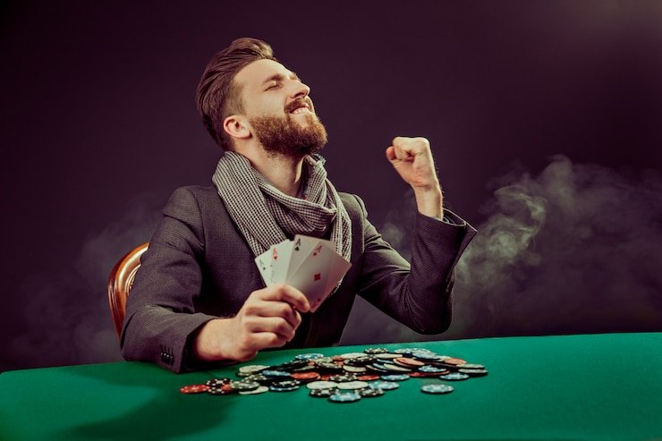 Interface permainan Baccarat di mobile dan desktop dengan meja live dan opsi taruhan